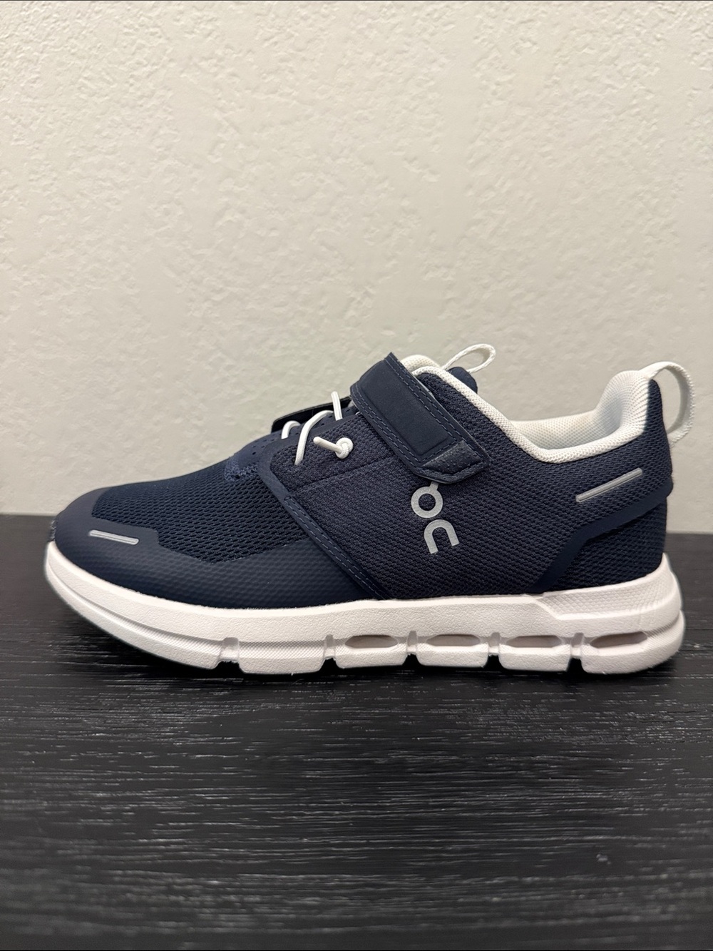 On Running Kids Size 2K Cloud Play Midnight White Athletic Sneaker Velcro Strap